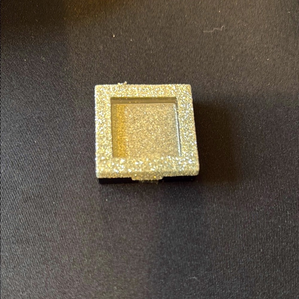 Sparkling Silver Compact Case Eyeshadow